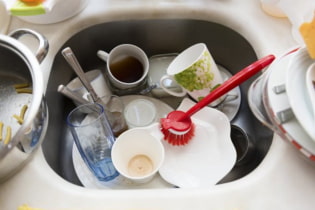 Egyszerű mosogatási szabályok, amelyek megkönnyítik a háziasszony életét